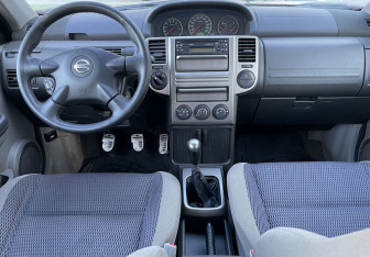 Подержанный автомобиль Nissan X-Trail 2006 года (11 фото)