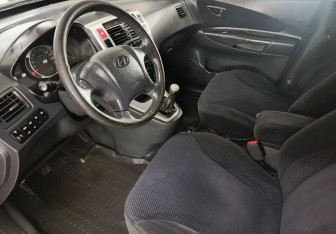 Подержанный автомобиль Hyundai Tucson 2008 года (9 фото)