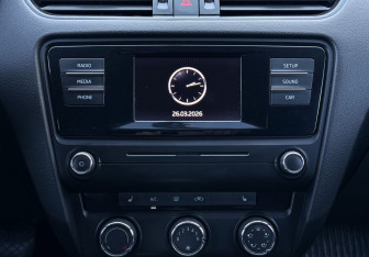 Подержанный автомобиль Skoda Octavia Liftback 2016 года (13 фото)