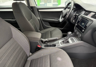 Подержанный автомобиль Skoda Octavia Liftback 2019 года (10 фото)
