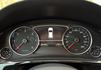 Подержанный автомобиль Volkswagen Touareg 2013 года (13 фото)