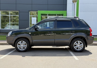 Подержанный автомобиль Hyundai Tucson 2008 года (8 фото)