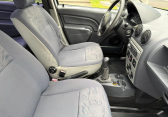 Подержанный автомобиль Renault Logan Sedan 2007 года (10 фото)