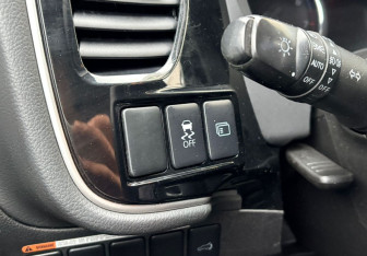 Подержанный автомобиль Mitsubishi Outlander 2014 года (16 фото)