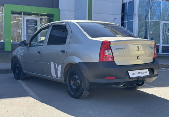 Подержанный автомобиль Renault Logan Sedan 2014 года (7 фото)