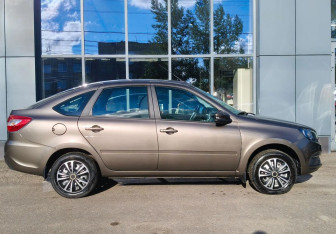 Подержанный автомобиль LADA (ВАЗ) Granta Liftback 2025 года (6 фото)