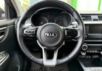 Подержанный автомобиль Kia Rio Sedan 2019 года (13 фото)