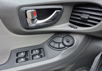 Подержанный автомобиль Hyundai Santa Fe 2008 года (14 фото)