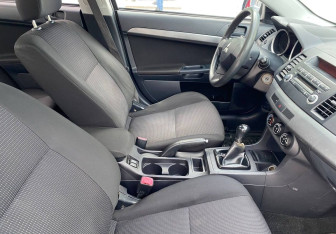 Подержанный автомобиль Mitsubishi Lancer Sedan 2010 года (10 фото)