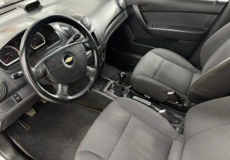 Подержанный автомобиль Chevrolet Aveo Sedan 2006 года (9 фото)
