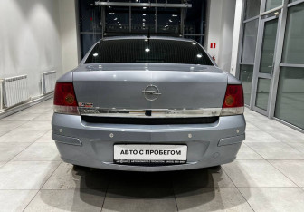 Подержанный автомобиль Opel Astra Sedan 2008 года (5 фото)