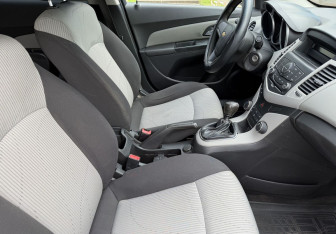 Подержанный автомобиль Chevrolet Cruze Sedan 2012 года (13 фото)