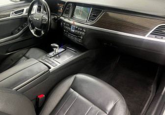Подержанный автомобиль Genesis G80 2017 года (13 фото)