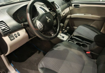 Подержанный автомобиль Mitsubishi Pajero Sport 2010 года (14 фото)