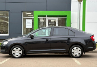 Подержанный автомобиль Skoda Rapid Liftback 2015 года (8 фото)