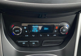 Подержанный автомобиль Ford Kuga 2014 года (16 фото)