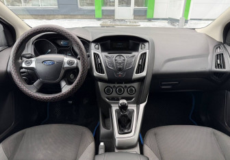 Подержанный автомобиль Ford Focus Hatchback 2013 года (9 фото)