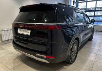 Подержанный автомобиль Kia Carnival 2021 года (8 фото)