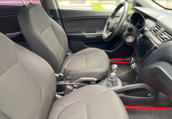 Подержанный автомобиль Kia Rio Sedan 2012 года (10 фото)