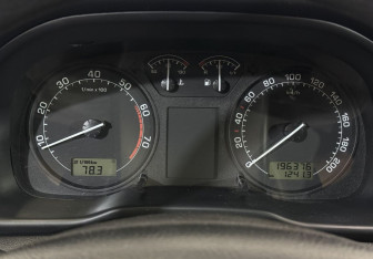 Подержанный автомобиль Skoda Octavia Liftback 2006 года (12 фото)