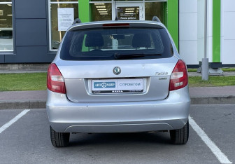 Подержанный автомобиль Skoda Fabia Wagon 2011 года (6 фото)