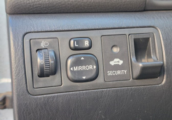 Подержанный автомобиль Toyota Corolla Sedan 2005 года (15 фото)