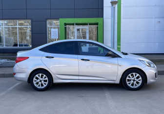 Подержанный автомобиль Hyundai Solaris Sedan 2013 года (4 фото)