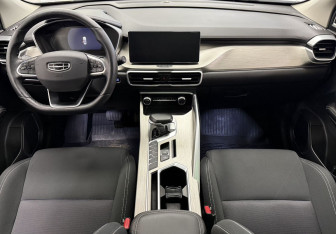 Подержанный автомобиль Geely Coolray 2023 года (10 фото)
