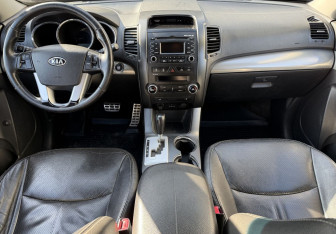 Подержанный автомобиль Kia Sorento 2009 года (9 фото)