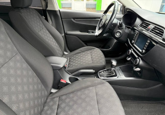 Подержанный автомобиль Kia Rio Hatchback 2018 года (10 фото)