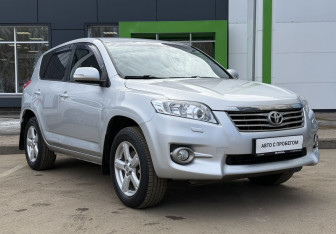 Подержанный автомобиль Toyota RAV4 2010 года (3 фото)