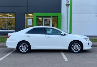 Подержанный автомобиль Toyota Camry Sedan 2016 года (4 фото)