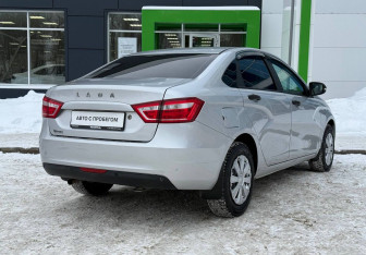 Подержанный автомобиль LADA (ВАЗ) Vesta Sedan 2016 года (5 фото)