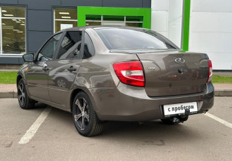 Подержанный автомобиль LADA (ВАЗ) Granta Sedan 2017 года (8 фото)