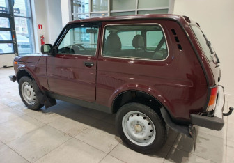Подержанный автомобиль LADA (ВАЗ) 2121 (4x4) 2015 года (5 фото)