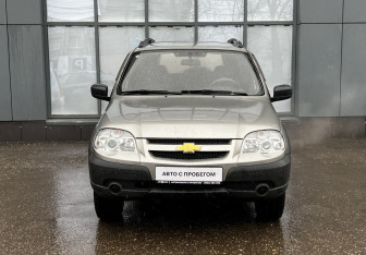 Подержанный автомобиль Chevrolet Niva 2013 года (2 фото)