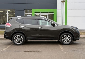 Подержанный автомобиль Nissan X-Trail 2015 года (4 фото)