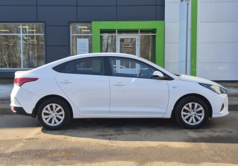 Подержанный автомобиль Hyundai Solaris Sedan 2021 года (5 фото)