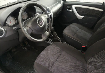 Подержанный автомобиль Renault Logan Sedan 2010 года (9 фото)