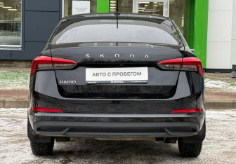 Подержанный автомобиль Skoda Rapid Liftback 2022 года (6 фото)
