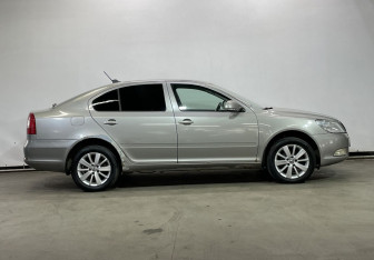 Подержанный автомобиль Skoda Octavia Liftback 2011 года (4 фото)