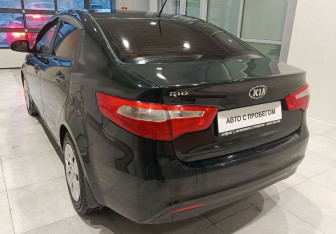 Подержанный автомобиль Kia Rio Sedan 2013 года (9 фото)