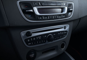 Подержанный автомобиль Renault Megane Hatchback 2009 года (14 фото)