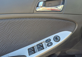 Подержанный автомобиль Hyundai Solaris Sedan 2011 года (15 фото)