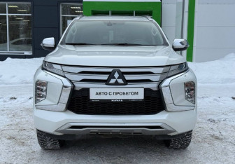 Подержанный автомобиль Mitsubishi Pajero Sport 2022 года (2 фото)