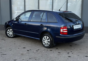 Подержанный автомобиль Skoda Fabia Wagon 2007 года (8 фото)