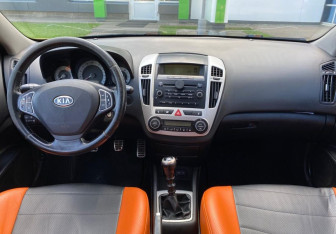 Подержанный автомобиль Kia Ceed Hatchback 2009 года (9 фото)