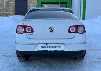 Подержанный автомобиль Volkswagen Passat Sedan 2008 года (6 фото)