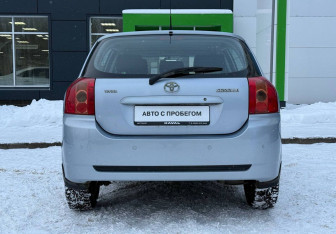 Подержанный автомобиль Toyota Corolla Hatchback 2006 года (6 фото)