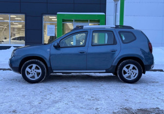 Подержанный автомобиль Renault Duster 2015 года (8 фото)